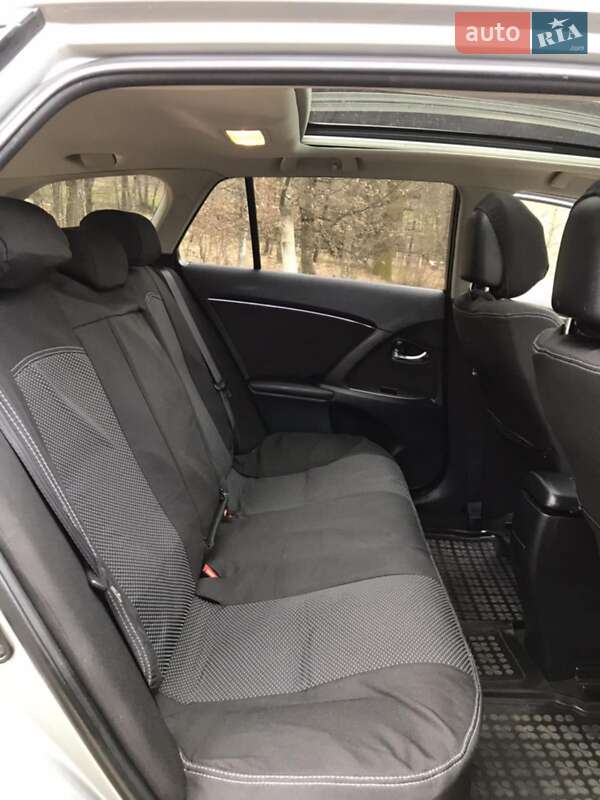 Универсал Toyota Avensis 2010 в Великом Раковце