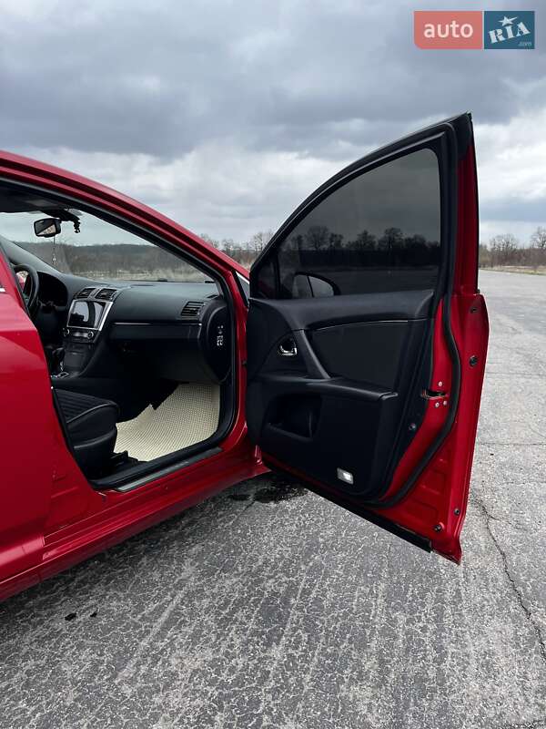 Седан Toyota Avensis 2010 в Виннице