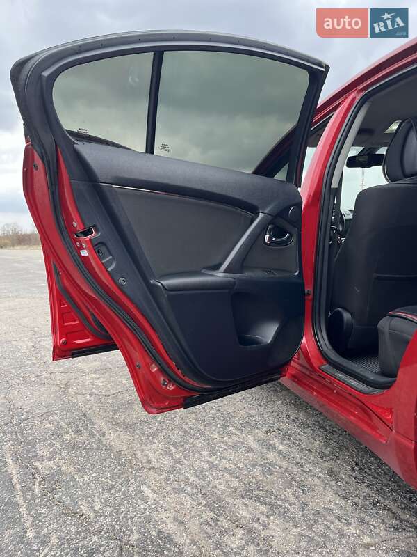 Седан Toyota Avensis 2010 в Виннице