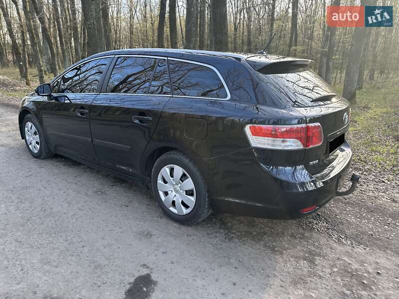 Универсал Toyota Avensis 2010 в Луцке
