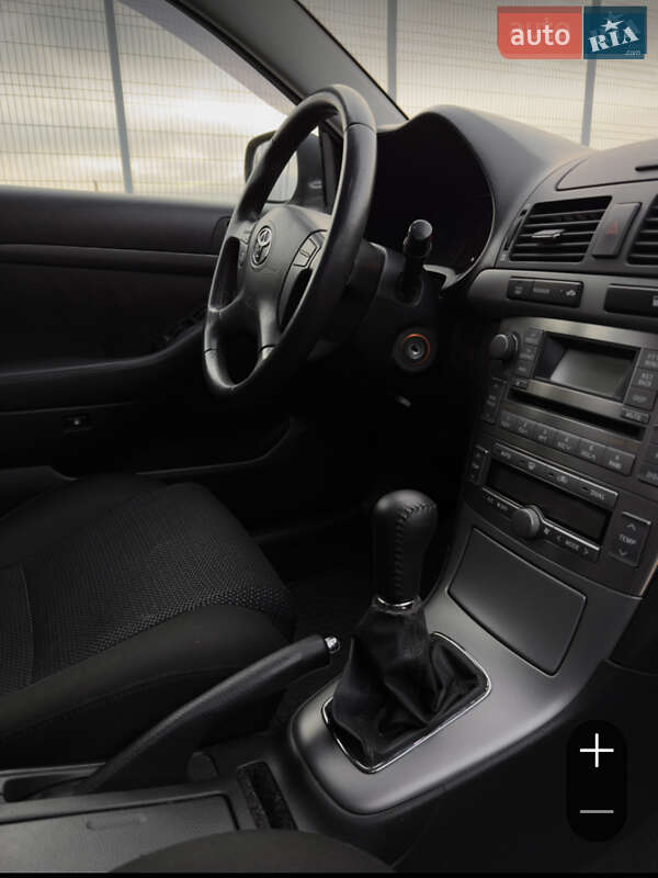 Седан Toyota Avensis 2008 в Первомайську