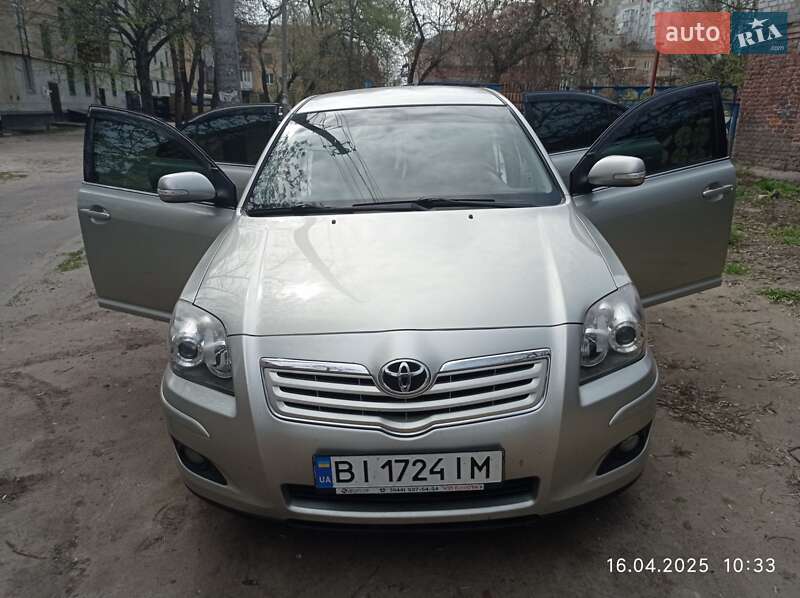 Седан Toyota Avensis 2008 в Кременчуге