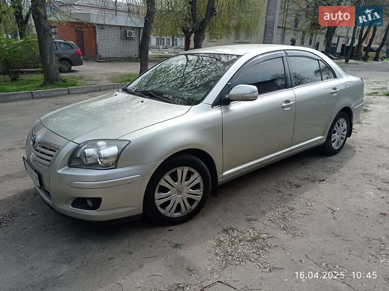 Седан Toyota Avensis 2008 в Кременчуге