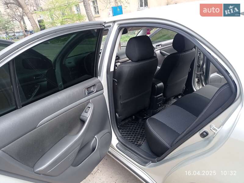 Седан Toyota Avensis 2008 в Кременчуге