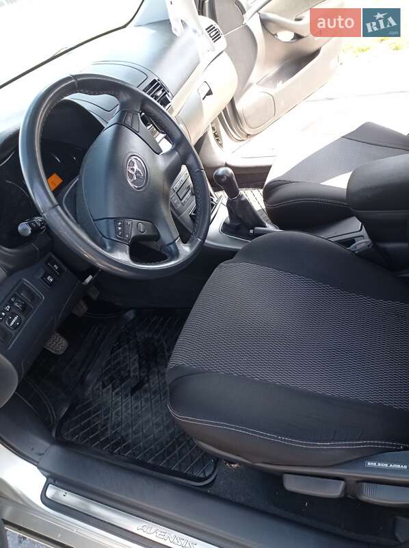 Седан Toyota Avensis 2008 в Кременчуге