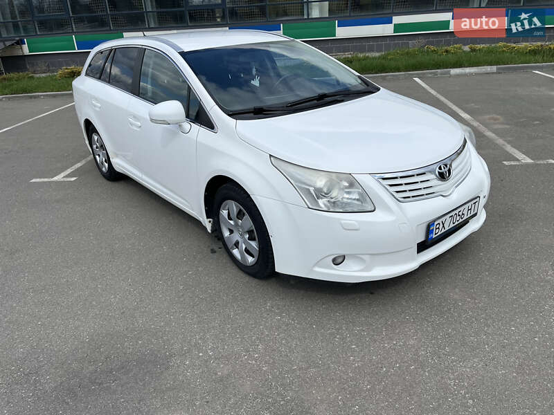 Універсал Toyota Avensis 2010 в Хмельницькому