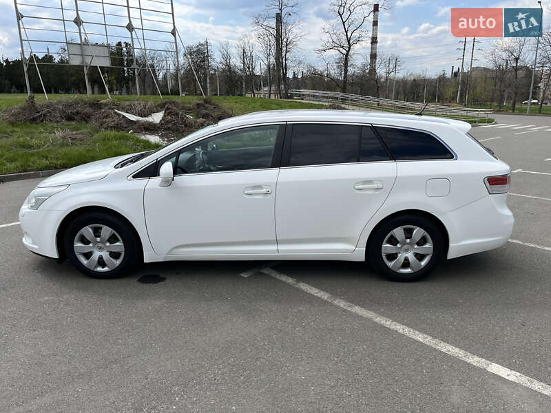 Універсал Toyota Avensis 2010 в Хмельницькому