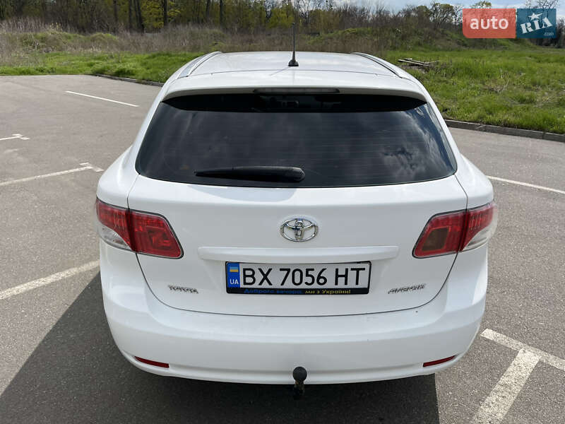 Універсал Toyota Avensis 2010 в Хмельницькому
