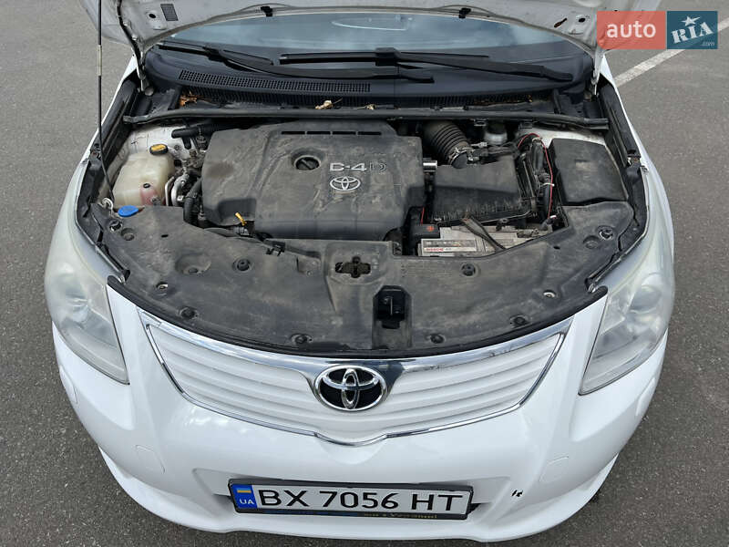 Універсал Toyota Avensis 2010 в Хмельницькому