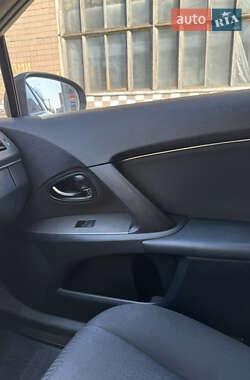 Седан Toyota Avensis 2009 в 