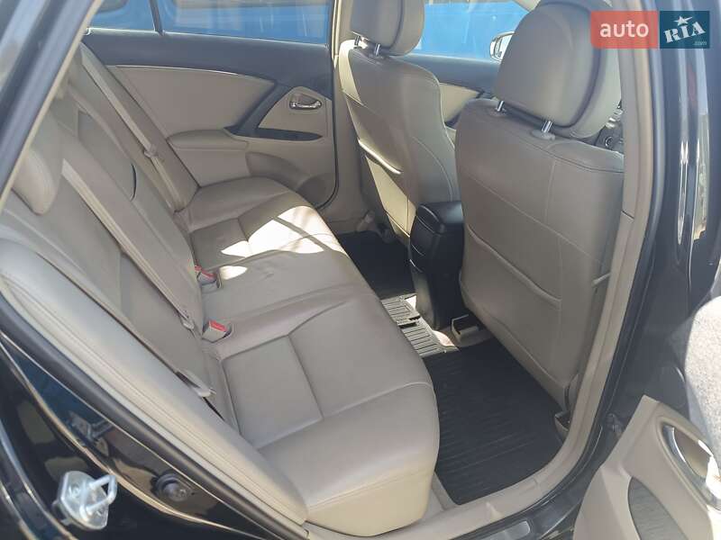 Універсал Toyota Avensis 2011 в Львові