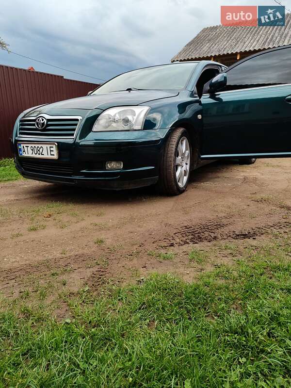 Ліфтбек Toyota Avensis 2003 в Болехові