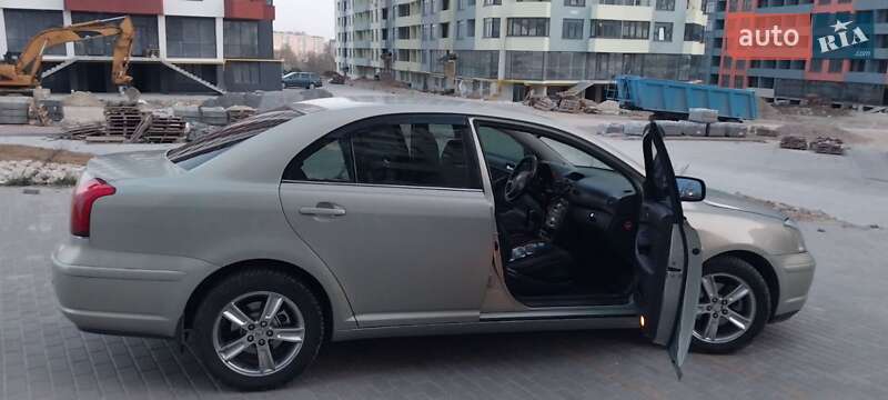 Седан Toyota Avensis 2005 в Тернополе