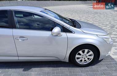 Седан Toyota Avensis 2010 в 