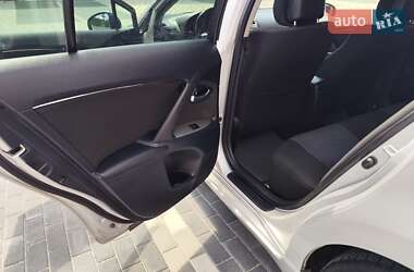Седан Toyota Avensis 2010 в 