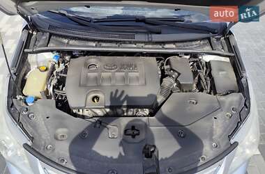 Седан Toyota Avensis 2010 в 