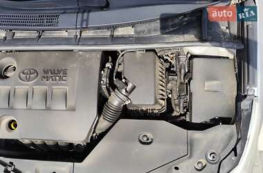 Седан Toyota Avensis 2010 в 