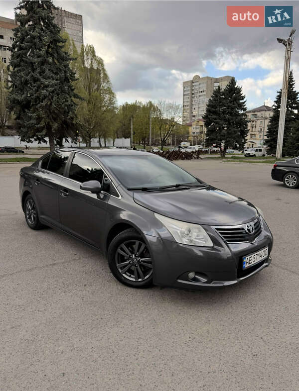 Седан Toyota Avensis 2011 в 