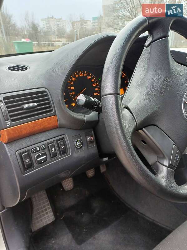 Седан Toyota Avensis 2006 в Николаеве