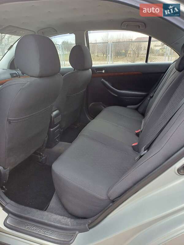 Седан Toyota Avensis 2006 в Николаеве