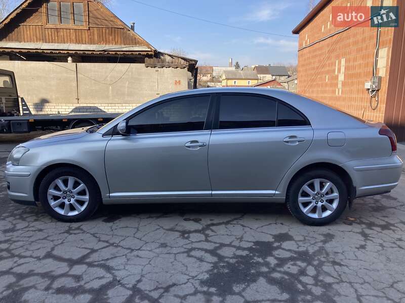 Лифтбек Toyota Avensis 2006 в Ровно