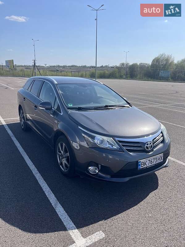 Універсал Toyota Avensis 2012 в Рівному