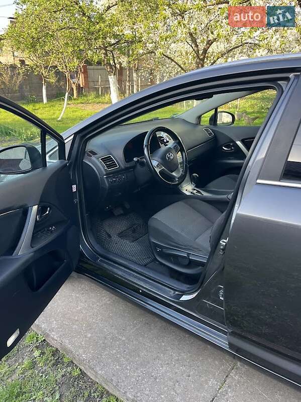 Універсал Toyota Avensis 2012 в Рівному