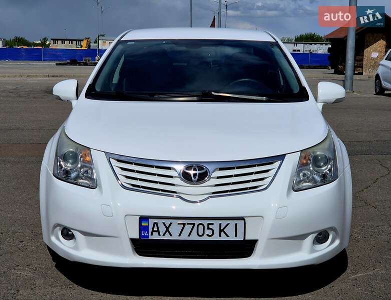 Седан Toyota Avensis 2011 в 