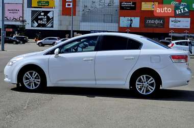Седан Toyota Avensis 2011 в 