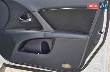 Седан Toyota Avensis 2011 в 