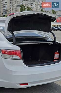 Седан Toyota Avensis 2011 в 