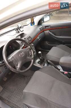 Седан Toyota Avensis 2004 в 
