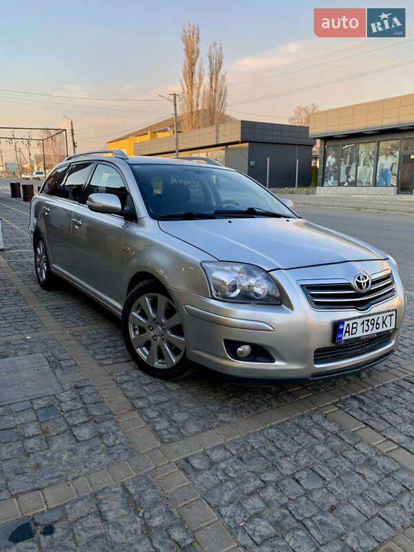 Универсал Toyota Avensis 2008 в Гайвороне