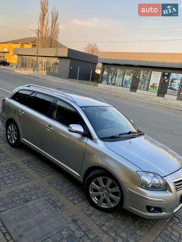 Универсал Toyota Avensis 2008 в Гайвороне