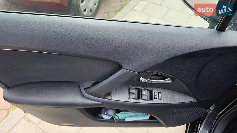 Универсал Toyota Avensis 2009 в Львове