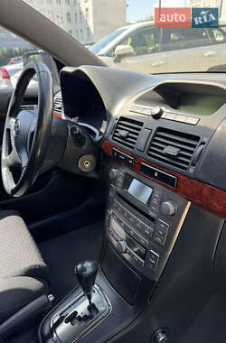 Седан Toyota Avensis 2005 в 