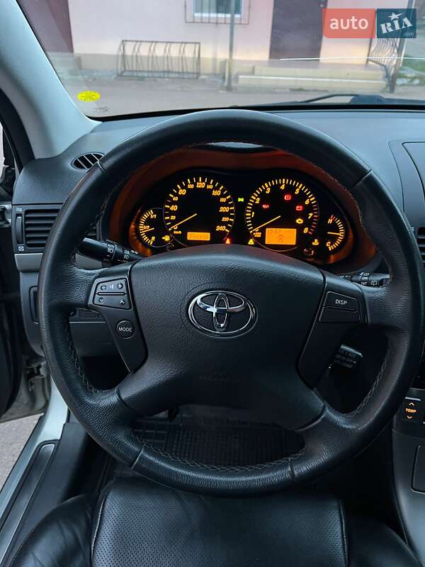 Універсал Toyota Avensis 2008 в Житомирі