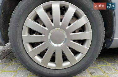 Універсал Toyota Avensis 2004 в 