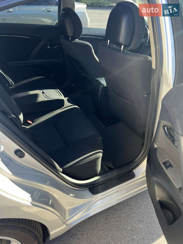Седан Toyota Avensis 2008 в Киеве