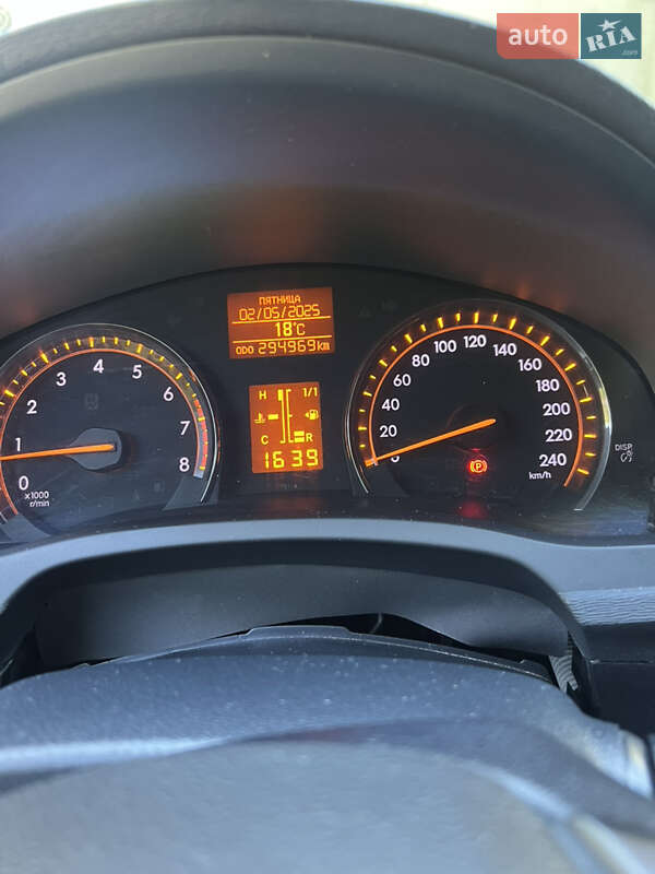 Седан Toyota Avensis 2008 в Киеве