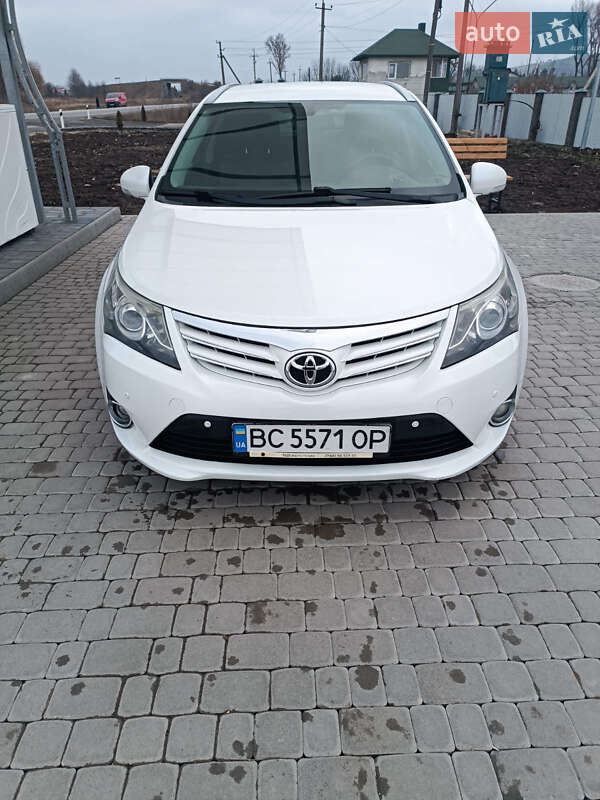 Універсал Toyota Avensis 2013 в Бережанах
