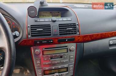 Седан Toyota Avensis 2005 в Миргороде