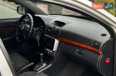 Седан Toyota Avensis 2005 в 