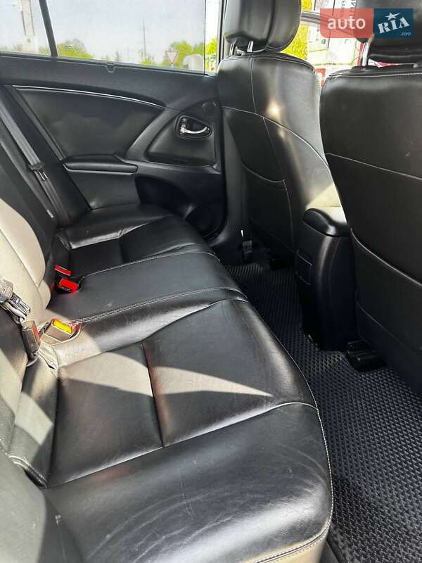 Седан Toyota Avensis 2009 в Стрые