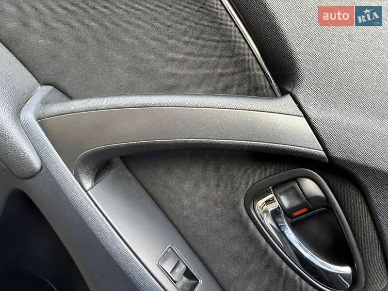 Седан Toyota Avensis 2012 в Днепре