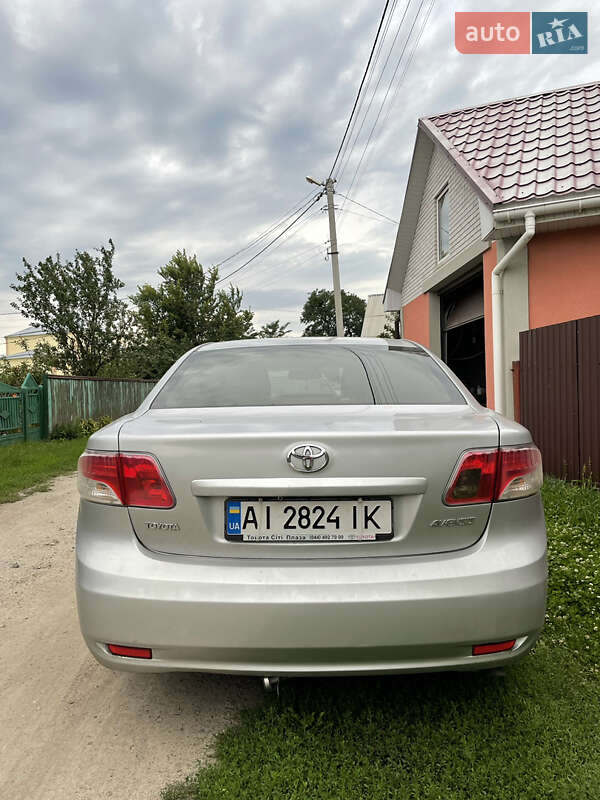 Седан Toyota Avensis 2011 в Переяславе