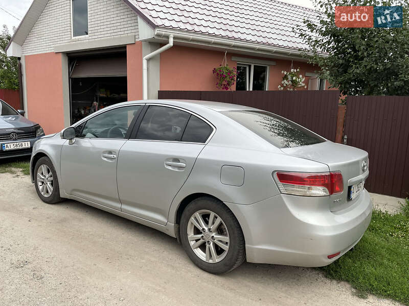 Седан Toyota Avensis 2011 в Переяславе