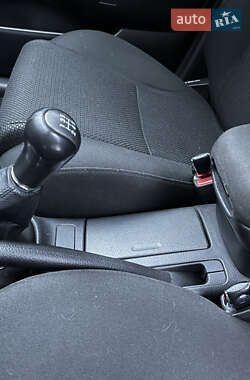 Седан Toyota Avensis 2005 в  фото 21 Седан Toyota Avensis 2005 в