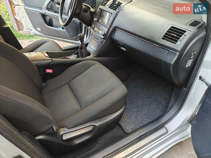 Седан Toyota Avensis 2009 в Києві