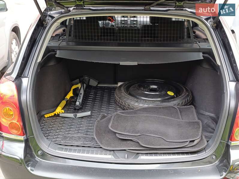 Универсал Toyota Avensis 2005 в Киеве